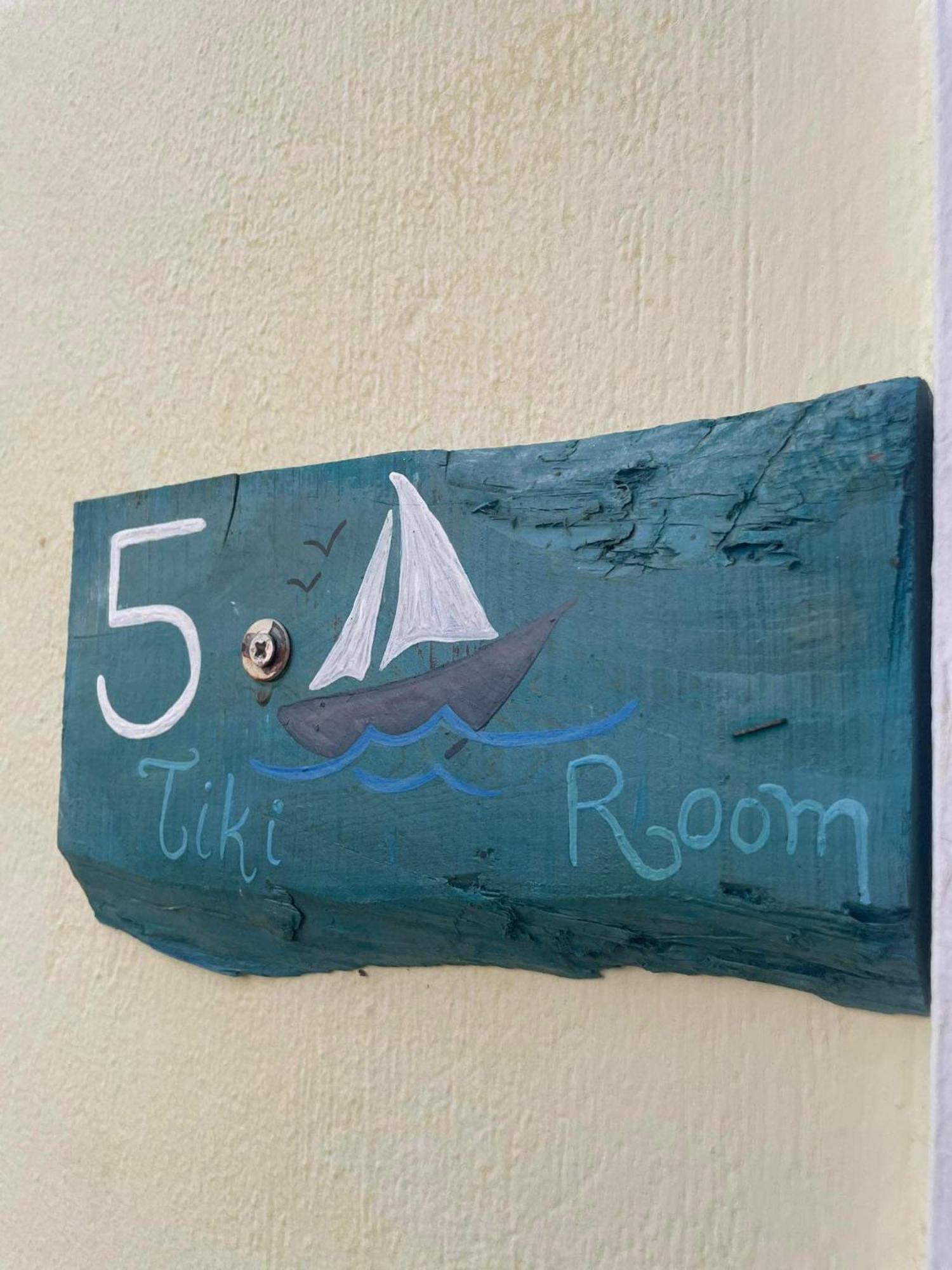 Tiki Rooms Marathókampos Eksteriør bilde